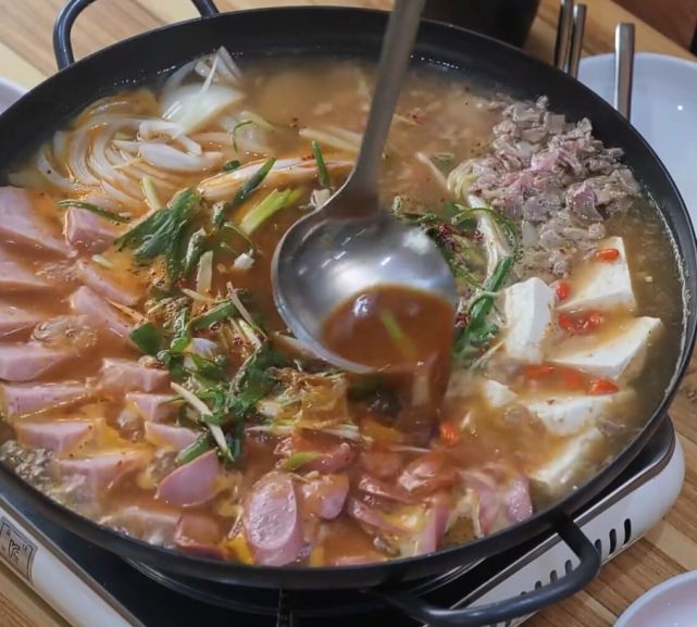 韩国最有名气的火锅做法简单吃着还香难怪会成为网红美食(图4)