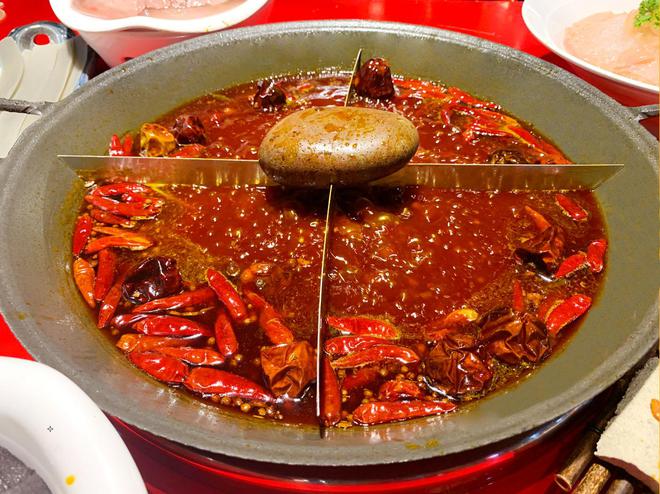 重庆崽儿火锅：重庆人热情和豪爽的美食代表(图2)