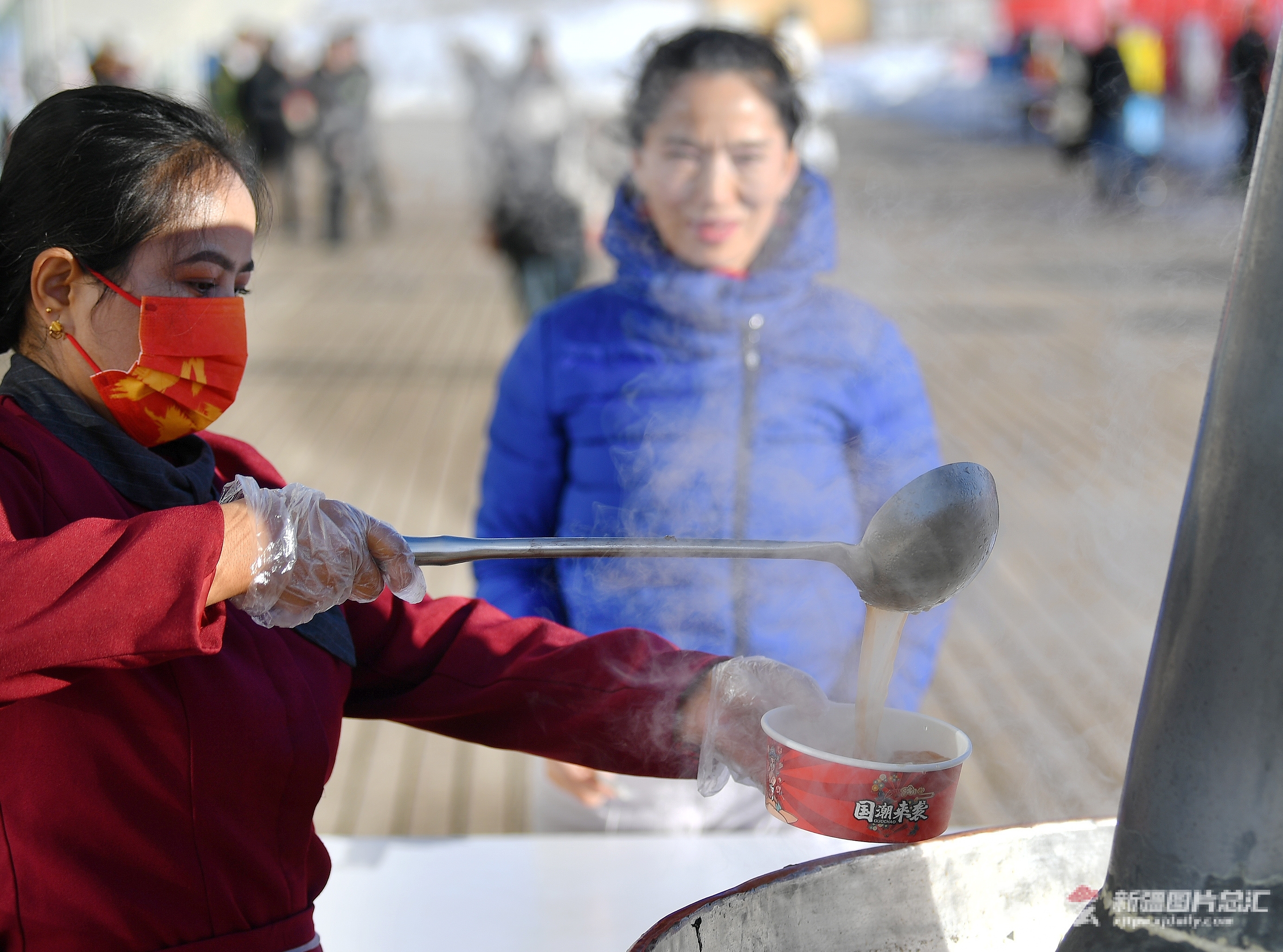 追着雪花看新疆丨走！去滑雪场滑雪(图3)