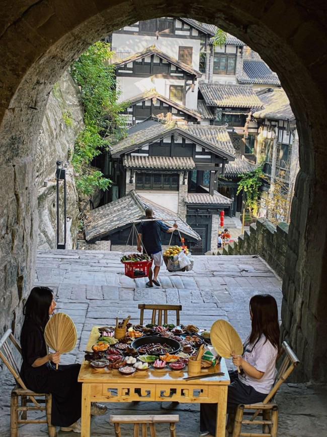 重庆火锅发源地集齐“八星八箭” 渝中城市名片再添爆款(图2) 重庆火锅发源地集齐“八星八箭” 渝中城市名片再添爆款(图2)