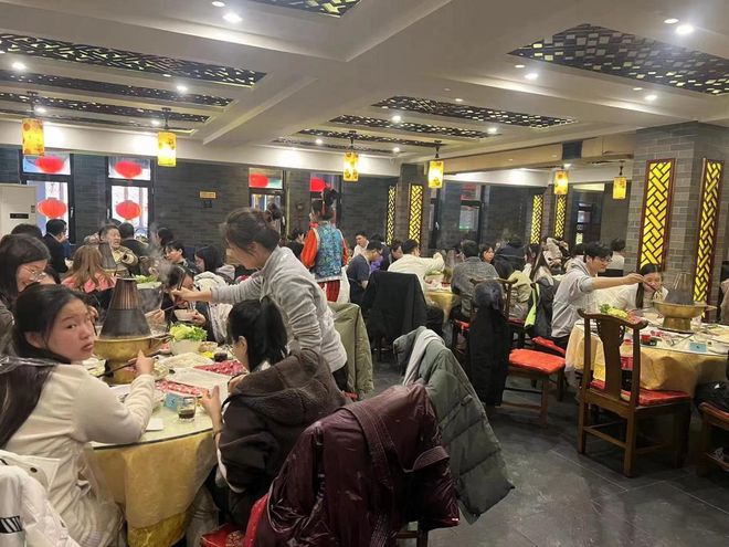 吉林市十条特色美食街运营实现“开门红”(图2) 吉林市十条特色美食街运营实现“开门红”(图2)