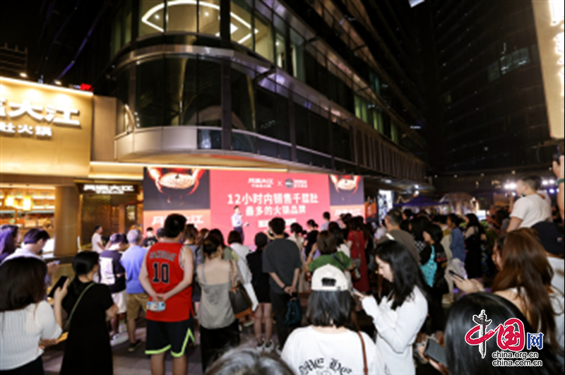 12小时内销售千层肚最多!月满大江创火锅新世界纪录(图1) 12小时内销售千层肚最多!月满大江创火锅新世界纪录(图1)