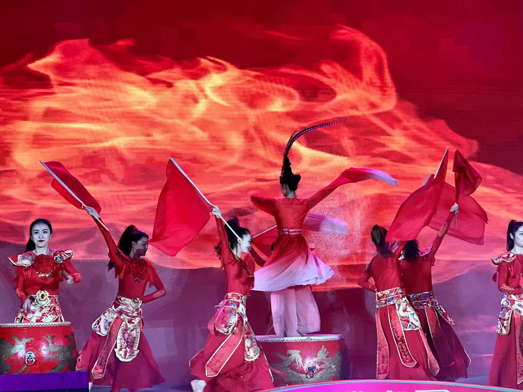 “大火锅”里吃火锅 重庆启动迎新消费季(图2)