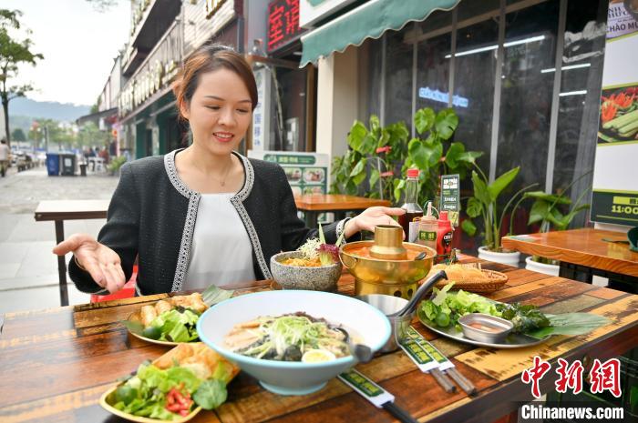 越南媳妇壮乡创业记：小推车上的美食梦(图3)