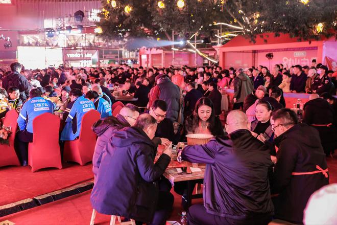 拓展消费新场景 爱尚重庆・迎新消费季暨2024重庆火锅年欢节启动(图2) 拓展消费新场景 爱尚重庆・迎新消费季暨2024重庆火锅年欢节启动(图2)