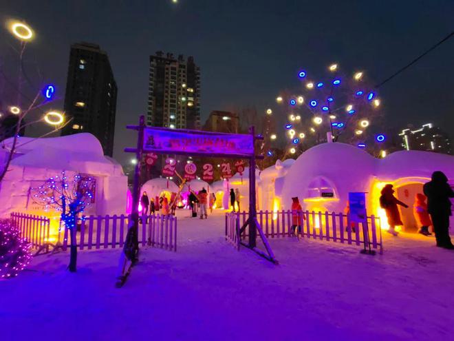 雪堡里吃火锅“小荔枝”在吉林市开了眼(图1) 雪堡里吃火锅“小荔枝”在吉林市开了眼(图1)
