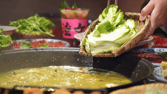 用洪雅鲜藤椒炒锅底后火锅首创「全绿锅底」好麻好喜欢！(图4)