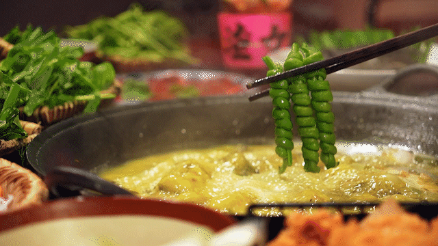 用洪雅鲜藤椒炒锅底后火锅首创「全绿锅底」好麻好喜欢！(图8)