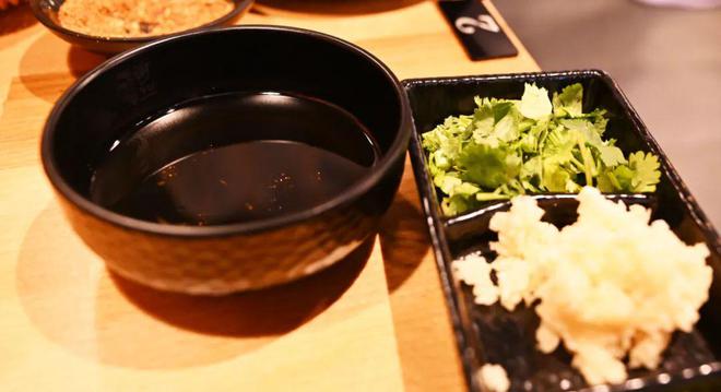 龙年就要吃“龙头火锅”！奥地利90后“华二代”重新定义欧洲“重庆美食”！(图2)