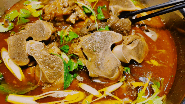 南京金盛路美食风很大的自助酱大骨火锅58块钱吃肉吃到爽?(图5) 南京金盛路美食风很大的自助酱大骨火锅58块钱吃肉吃到爽?(图5)