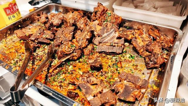 南京金盛路美食风很大的自助酱大骨火锅58块钱吃肉吃到爽?(图7) 南京金盛路美食风很大的自助酱大骨火锅58块钱吃肉吃到爽?(图7)