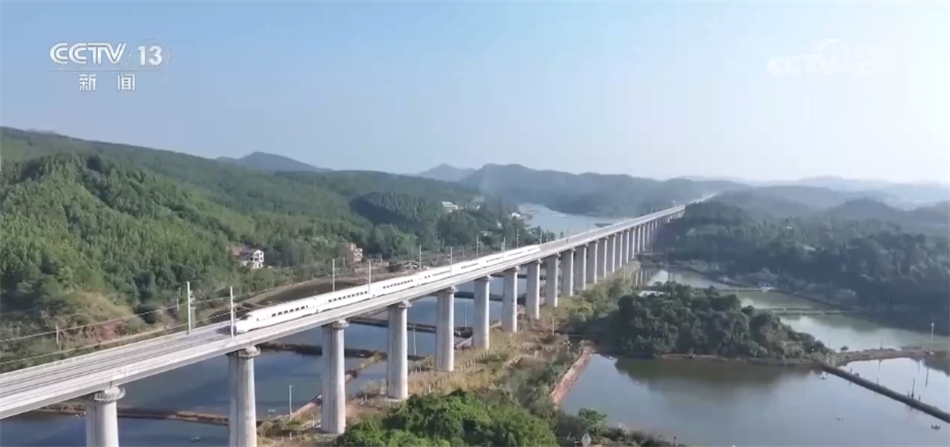 串点成线、跨境交流、方便快捷 多条铁路线路为春运“增光添彩”(图2)
