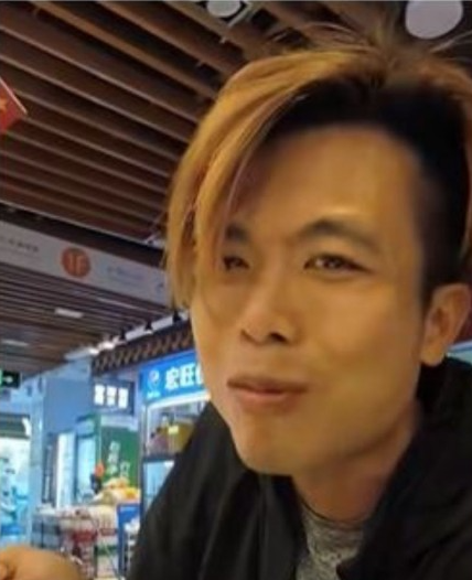 香港网民食深圳东门¥29网红自助火锅齐喊受骗：像在厕所吃饭(图2)