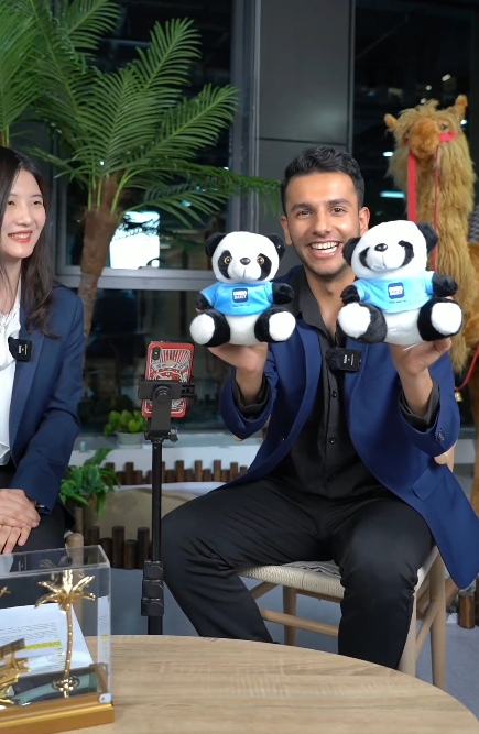【世界看两会】“科目三”外国记者方浩明：传播中国故事 青年力量可期(图1)