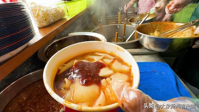 郑州一火锅店“爆改”成天水麻辣烫店：日接待千余名顾客(图4)