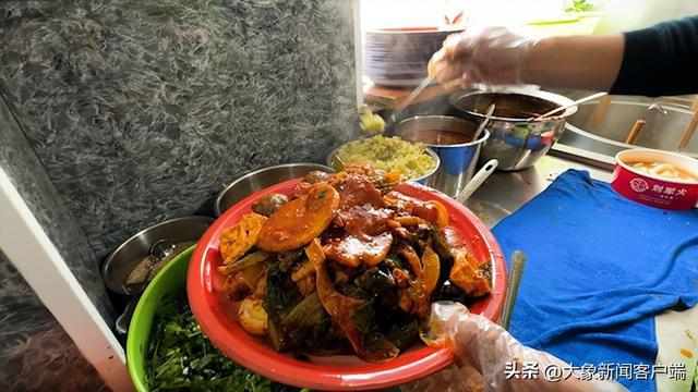 郑州一火锅店“爆改”成天水麻辣烫店：日接待千余名顾客(图5)
