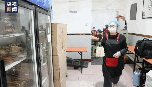 煮不完根本煮不完！天水麻辣烫店家回应忙出“表情包”(图1)