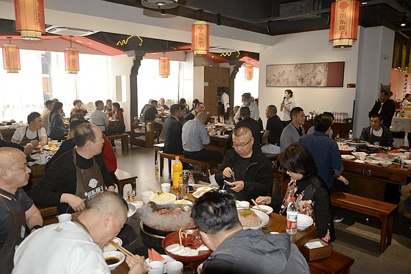 川东坝子火锅礼嘉店开业 鲜香麻辣独具特色(图4)