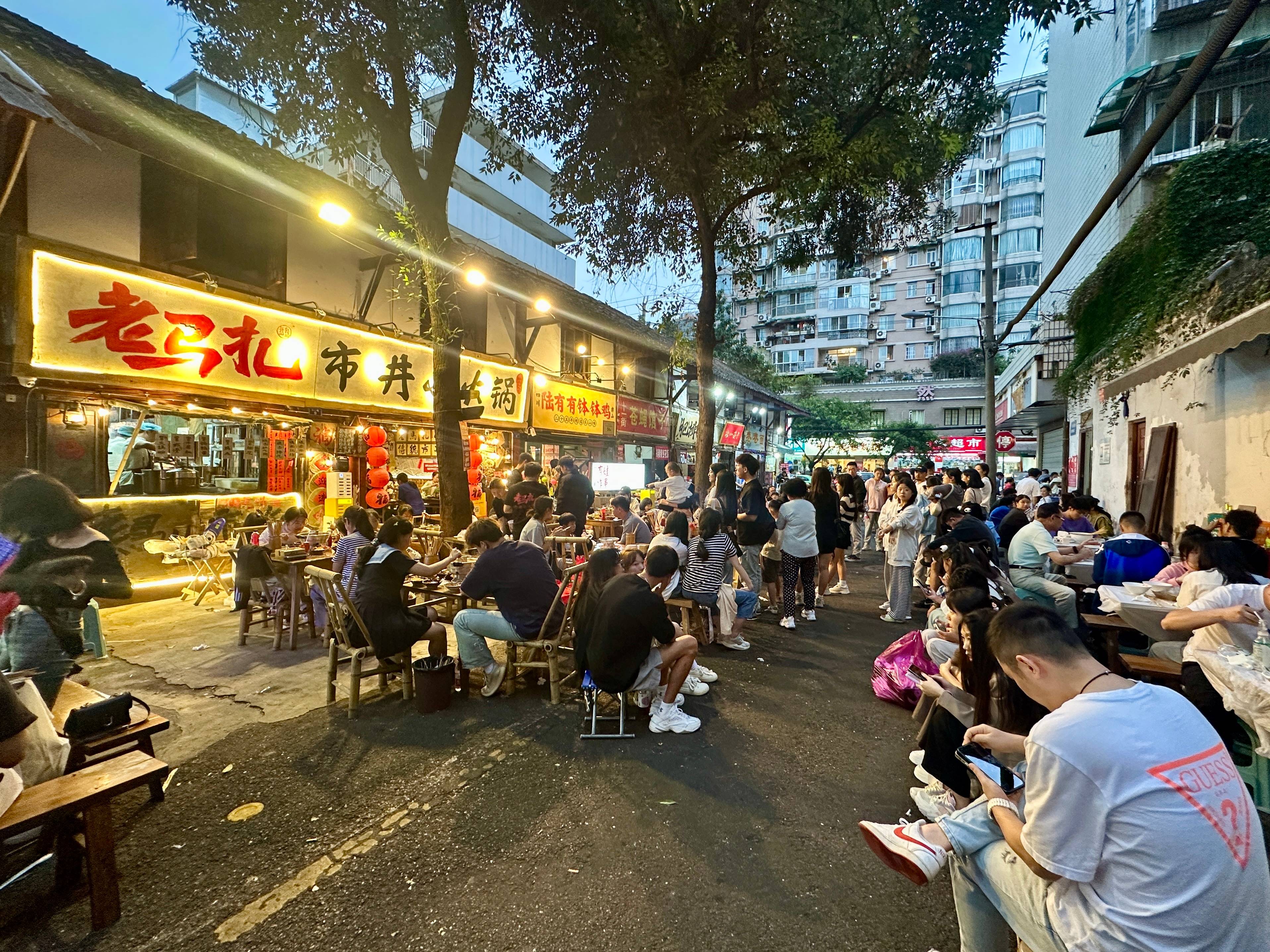 市井小火锅狂“卷”火锅赛道：来老马扎感受正宗成都“烟火气”(图2)