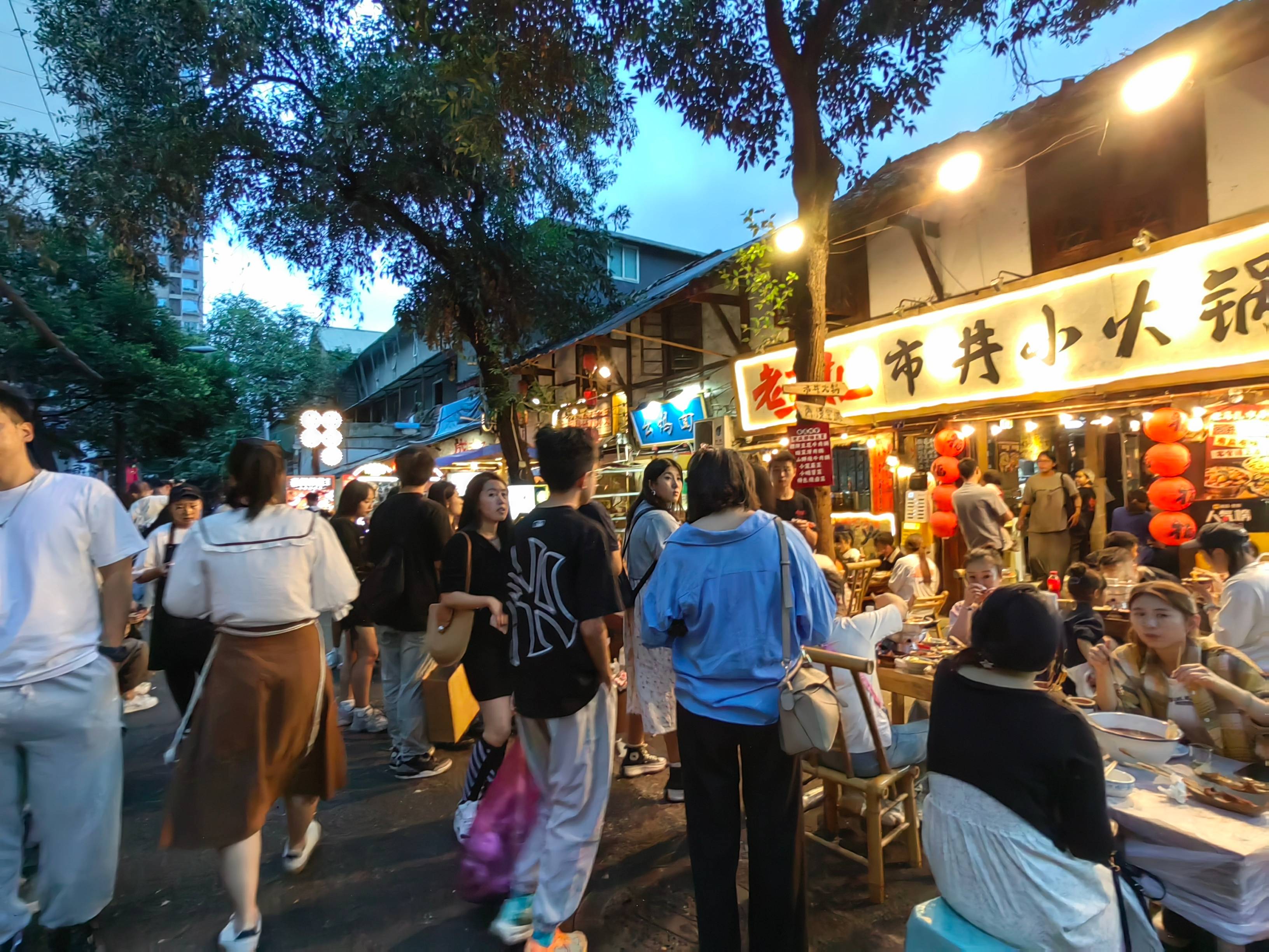 市井小火锅狂“卷”火锅赛道：来老马扎感受正宗成都“烟火气”(图4)