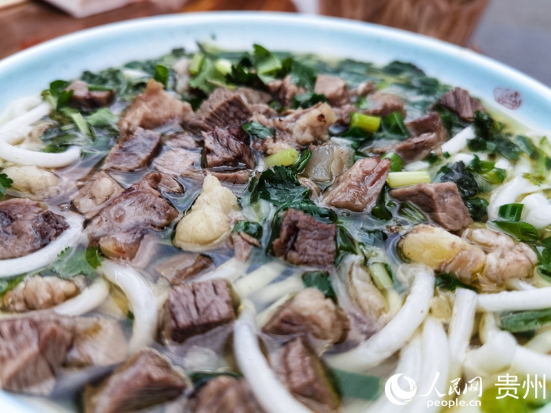 黔西市百味“嗦粉街”正式开街(图2) 黔西市百味“嗦粉街”正式开街(图2)