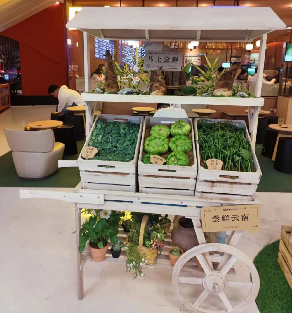 越土越火！现在的餐厅越来越像菜市场……(图1)