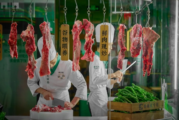 越土越火！现在的餐厅越来越像菜市场……(图7)