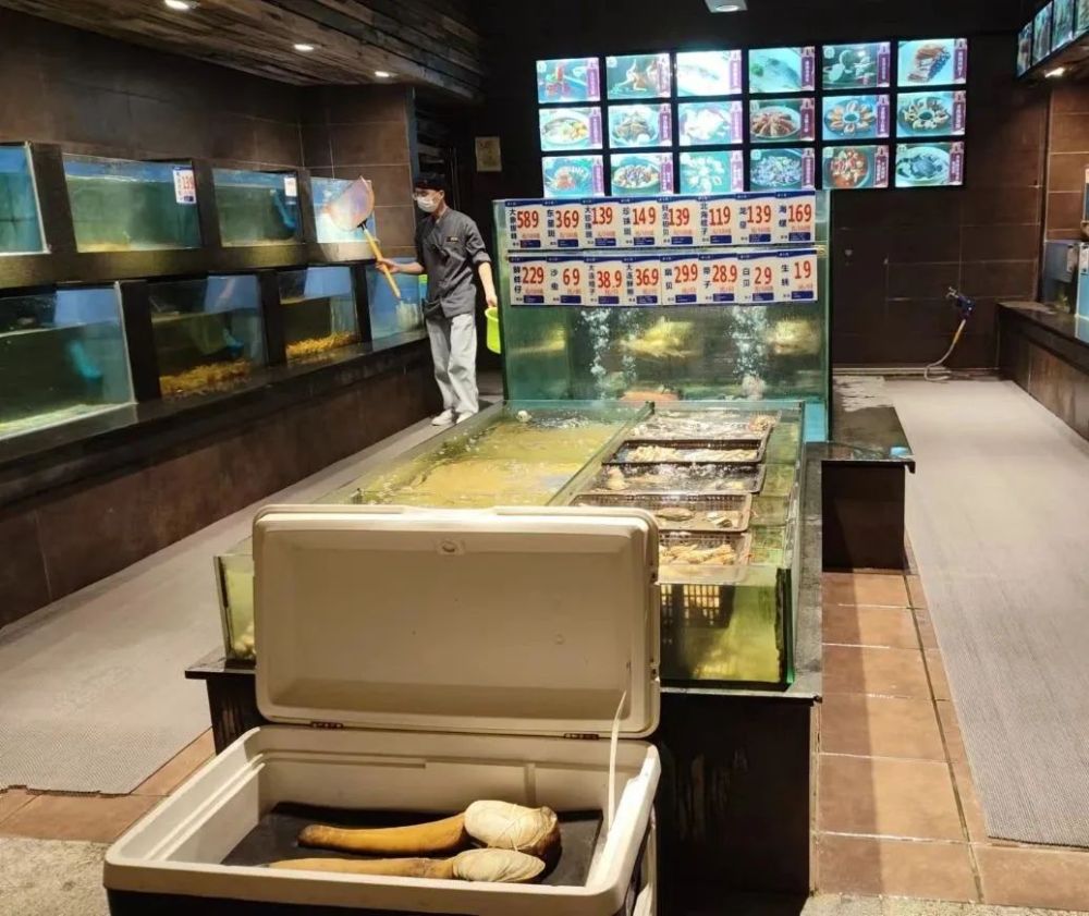 越土越火！现在的餐厅越来越像菜市场……(图4)