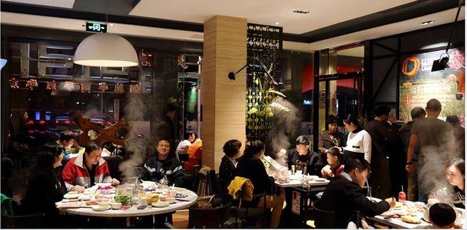 吃火锅时服务员问“要不要加汤”其实在暗示你不懂就尴尬了(图10)