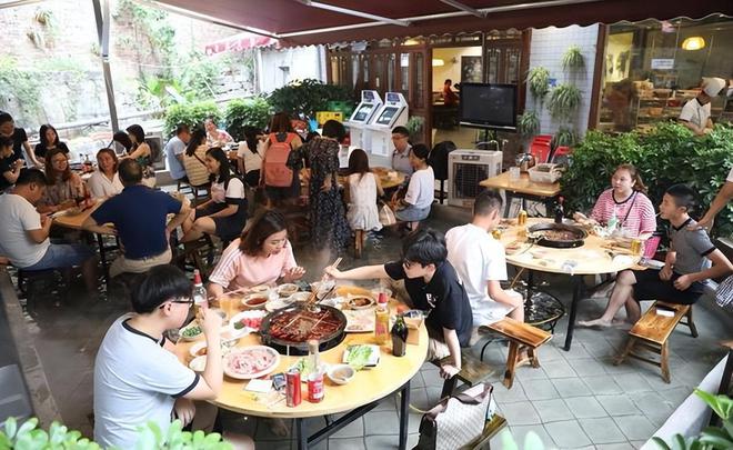 吃火锅时服务员问“要不要加汤”其实在暗示你不懂就尴尬了(图5)