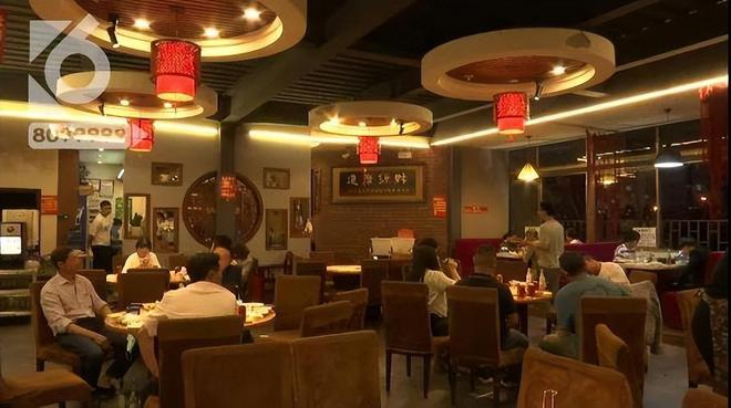 吃火锅时服务员问“要不要加汤”其实在暗示你不懂就尴尬了(图20)