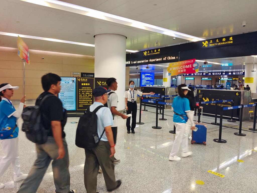 入境旅客通关“零延时” 重庆海关多措施助力海外旅客“渝快行”(图1)
