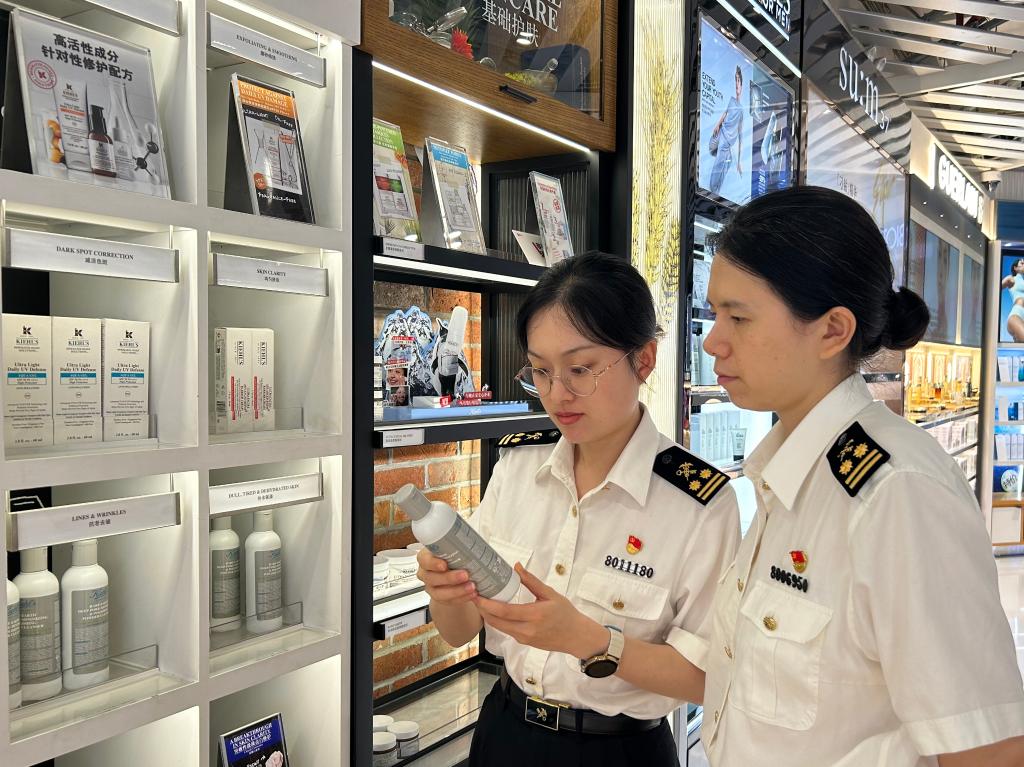 入境旅客通关“零延时” 重庆海关多措施助力海外旅客“渝快行”(图2)