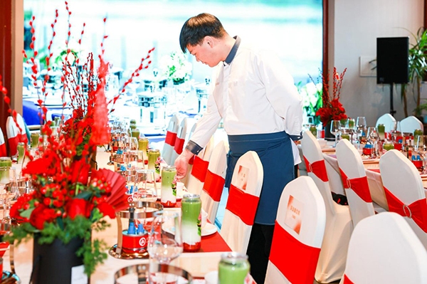 龙年“私人订制”火锅上线 海底捞外送再拓就餐新场景(图1)