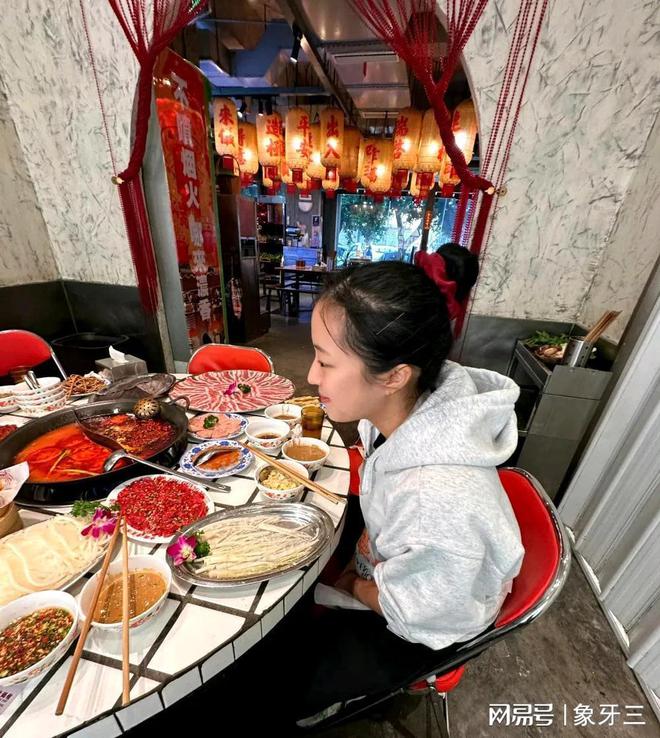 申裕斌发文称喜欢成都表达了自己的喜爱还说火锅很好吃(图6)