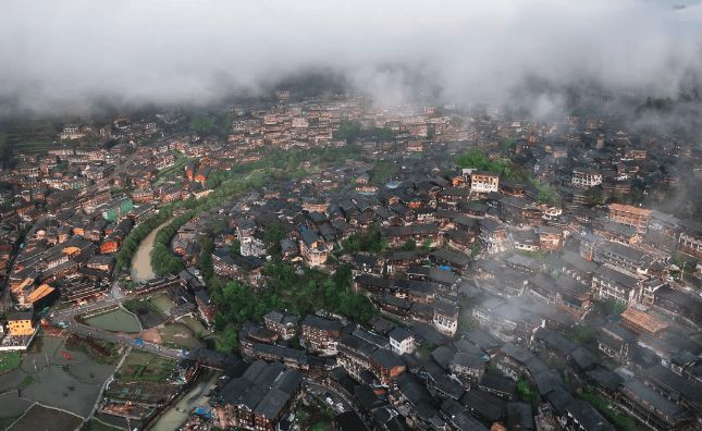 一家三口去贵州旅游5天4夜要报团吗？贵州适合小朋友玩的地方推荐(图1)
