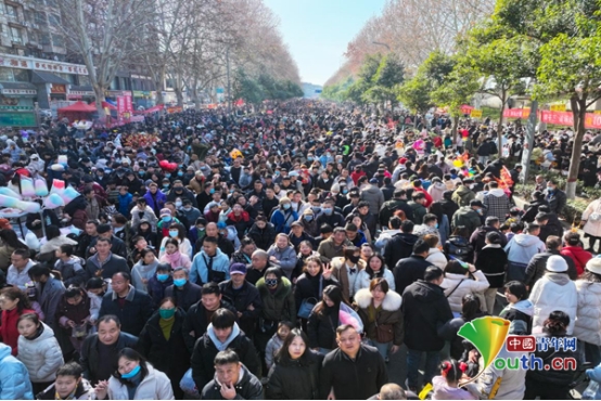 河南安阳：逛庙会 赏民俗 吃美食 品年味(图3)