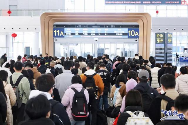 这座新建高铁站今年春运超火爆！(图2)