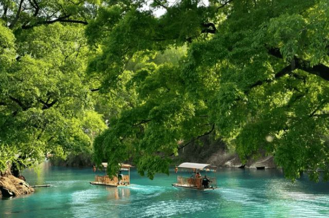 一家三口去贵州旅游6天人均要多少钱?贵州当地旅行社在哪儿找?(图1) 一家三口去贵州旅游6天人均要多少钱?贵州当地旅行社在哪儿找?(图1)