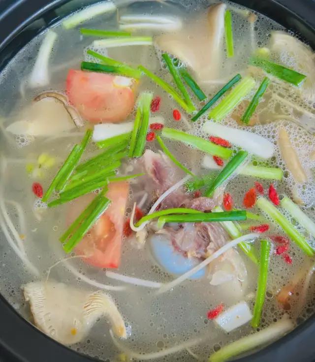 牛瘪火锅、虾酸火锅还是你们贵州人吃比较厉害(图2)
