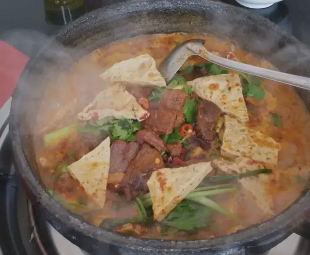 牛瘪火锅、虾酸火锅还是你们贵州人吃比较厉害(图8)