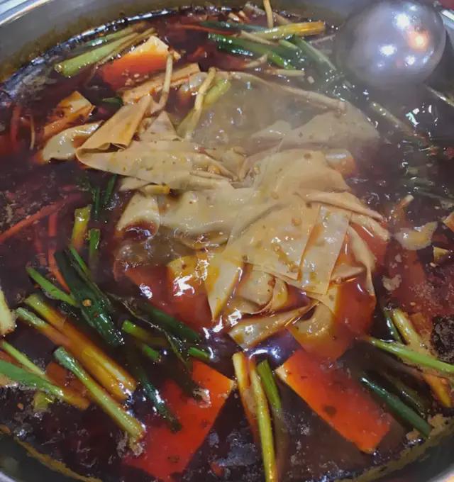 牛瘪火锅、虾酸火锅还是你们贵州人吃比较厉害(图10)