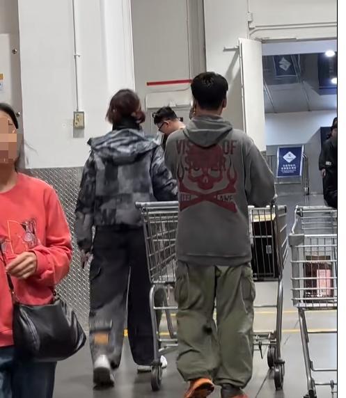 蔡少芬张晋珠海约会！做美甲看电影吃火锅山姆副总亲自接待买单(图6)