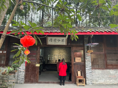 把咖啡馆开在“猪圈”生意还越来越好怎么回事？(图5)