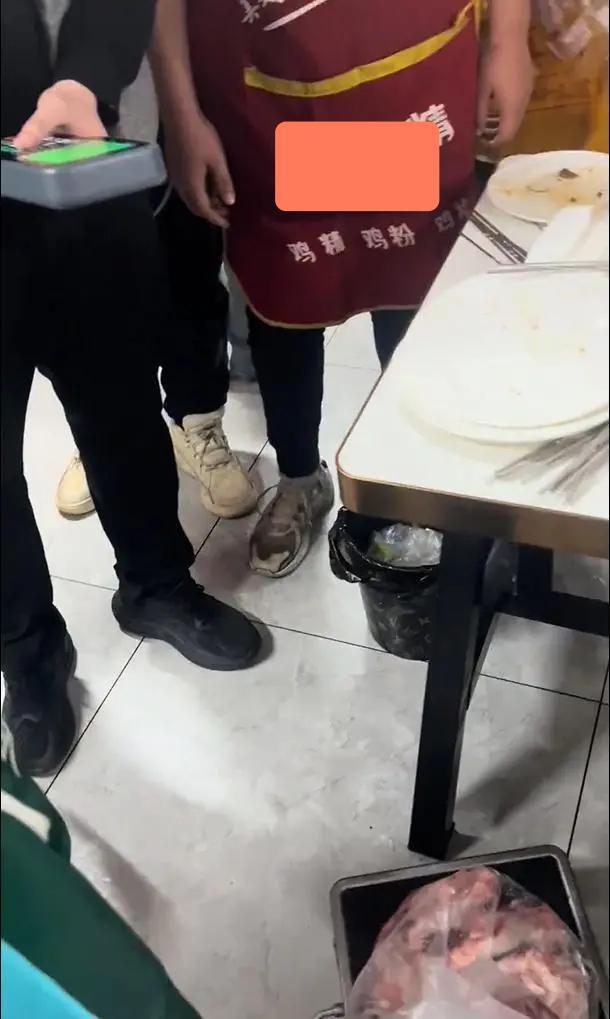 两食客自助餐从下午吃到晚上想带走20余斤肉被抓现行细节曝光(图4)