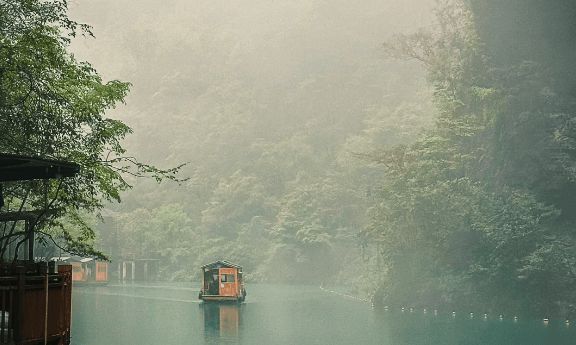 到张家界旅游5日人均花费多少？五天四晚张家界跟团旅游攻略！(图1)