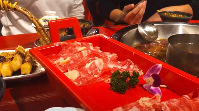 武汉江夏城区有家传统老火锅店排队1小时只为畅快涮肉吃(图5)