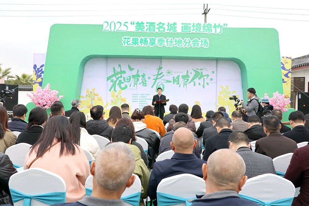 花田火锅香春日赏花忙——什地镇油菜花节开启“美景美食”双享模式(图1)