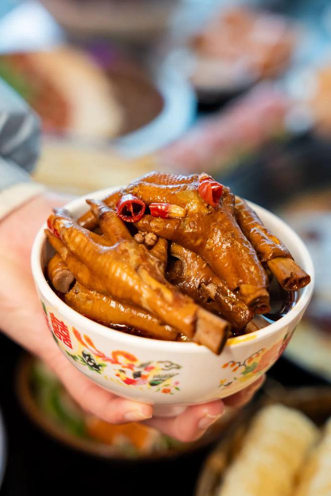 萍姐火锅周年搞事情！199 代 100霸王餐免费送！！复古风情与热辣火锅的盛宴错过等一年(图5)
