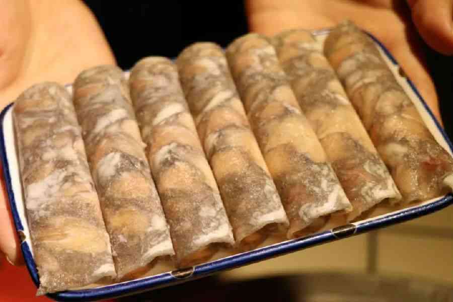 全方位火锅美食攻略：热门火锅食材、秘制蘸料配方、人气店推荐(图1)